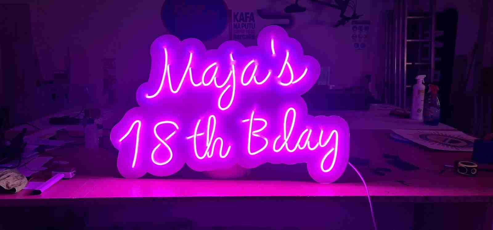 Visual Art Sarajevo LED Neon - LED neon reklame donose nostalgični šarm neona u modernom izdanju. Ekološki su prihvatljive i energetski efikasne, idealne za privlačenje pažnje.