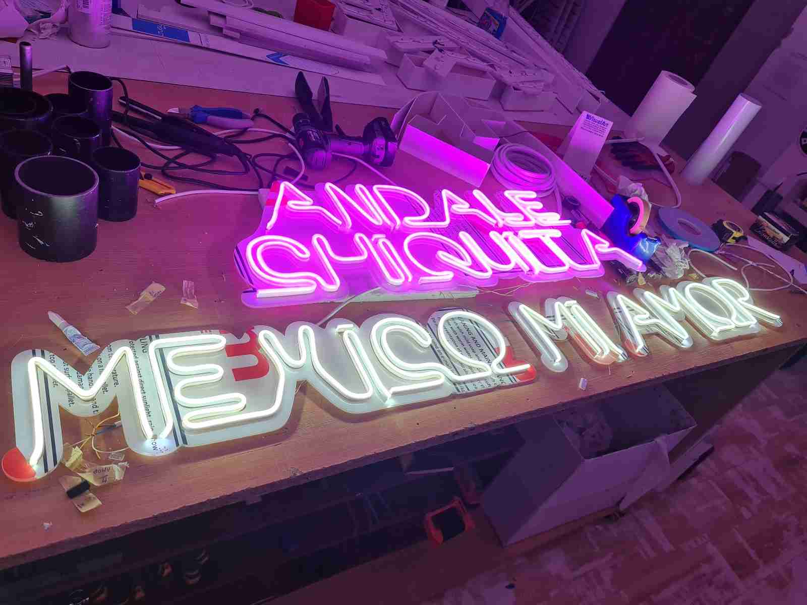 Visual Art Sarajevo LED Neon - LED neon reklame donose nostalgični šarm neona u modernom izdanju. Ekološki su prihvatljive i energetski efikasne, idealne za privlačenje pažnje.