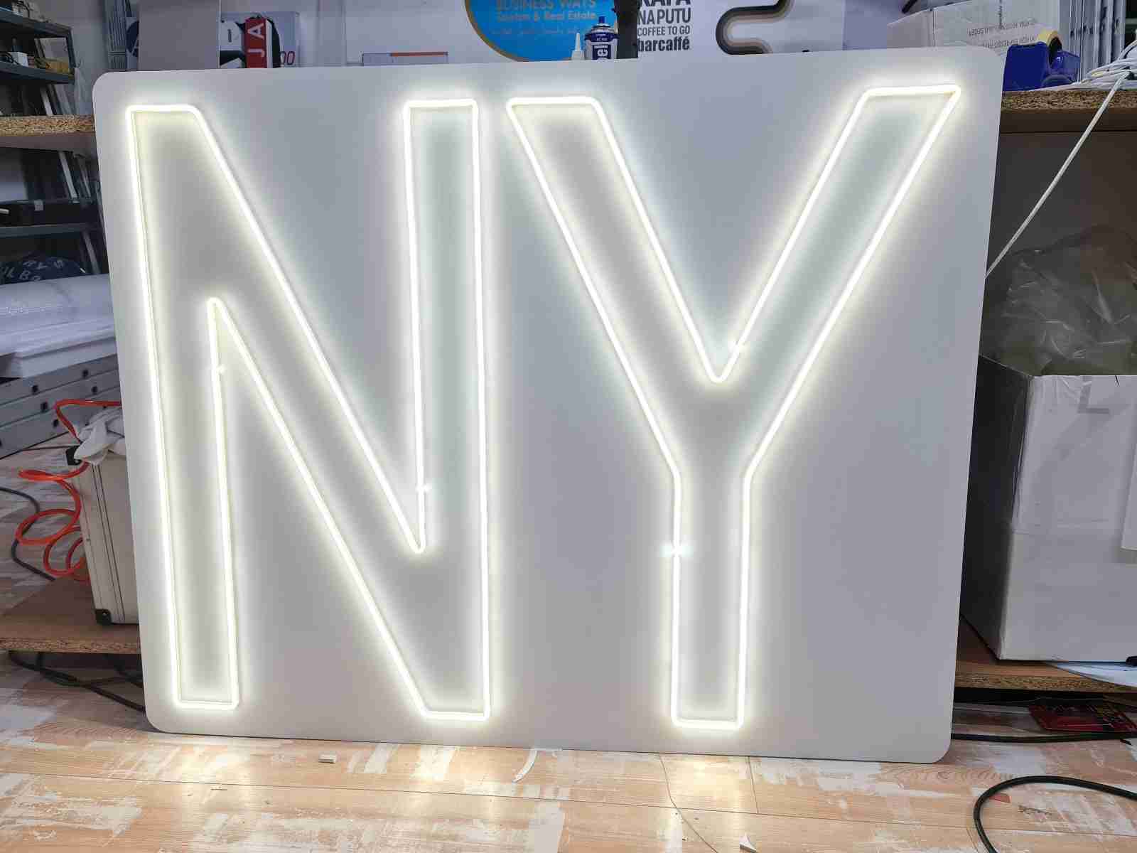 Visual Art Sarajevo LED Neon - LED neon reklame donose nostalgični šarm neona u modernom izdanju. Ekološki su prihvatljive i energetski efikasne, idealne za privlačenje pažnje.