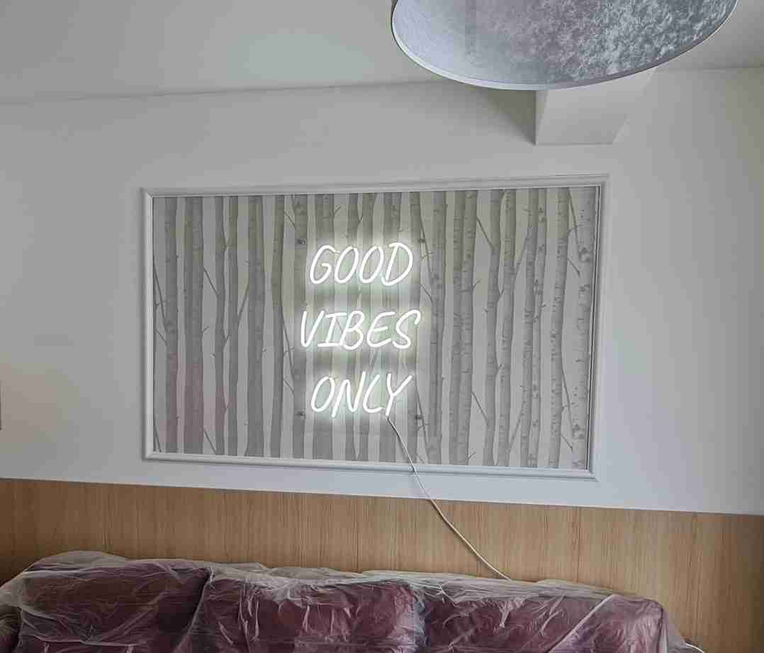 Visual Art Sarajevo LED Neon - LED neon reklame donose nostalgični šarm neona u modernom izdanju. Ekološki su prihvatljive i energetski efikasne, idealne za privlačenje pažnje.