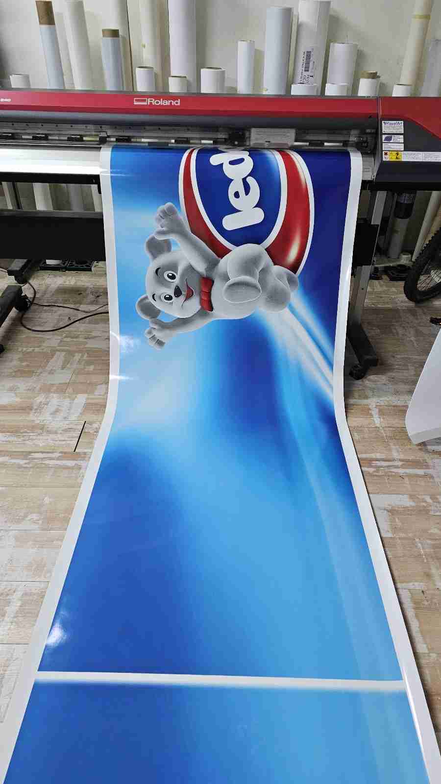 Visual Art Sarajevo Print Velikog Formata - Print velikog formata omogućava visokokvalitetnu štampu na različitim podlogama. Idealan je za bilborde, banere, izloge i ostale reklamne materijale velikih dimenzija.